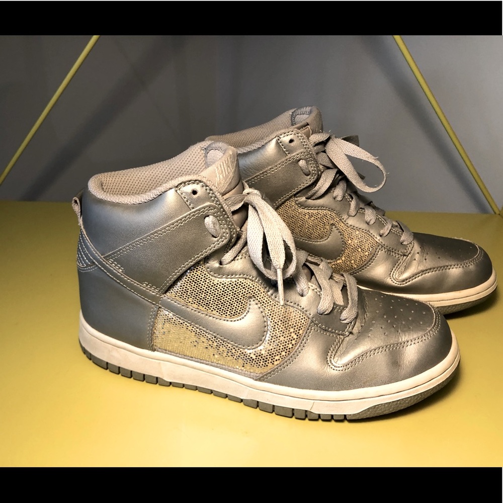 Size 8 Nike Silver Glitter Shoes. Worn maybe 3 times. Good condition
